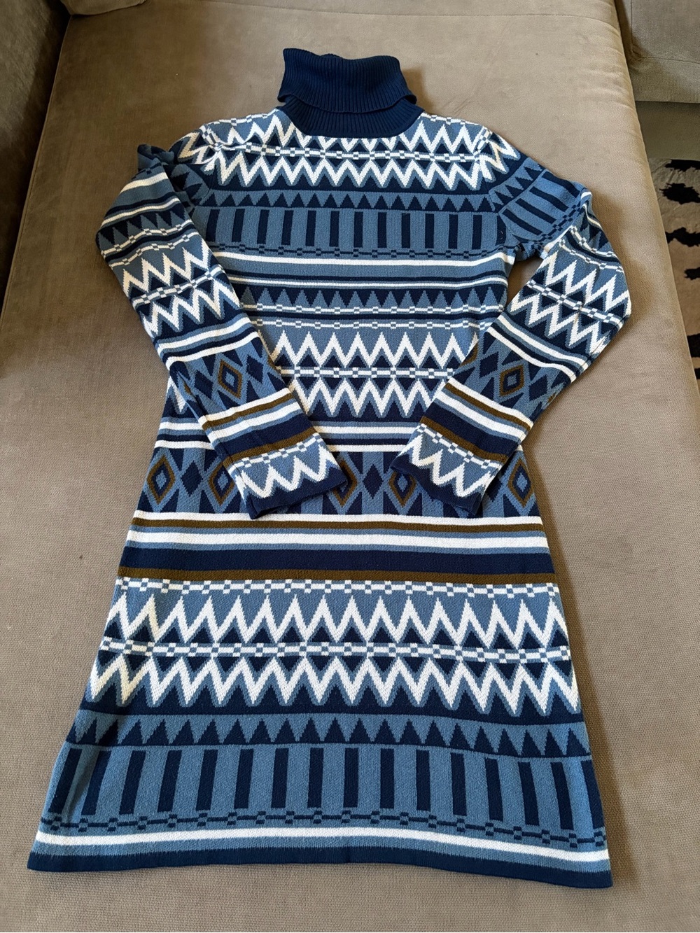 Romeo + Juliet Couture Sweater Dress Blue Geometric Fair Isle Turtleneck M - Picture 3 of 7